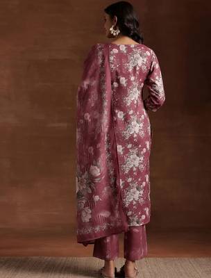 women floral printed regular kurta with trousers & with dupatta 4