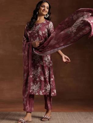 women floral printed regular kurta with trousers & with dupatta 5