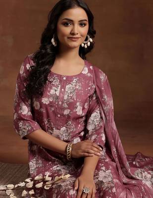 women floral printed regular kurta with trousers & with dupatta 6