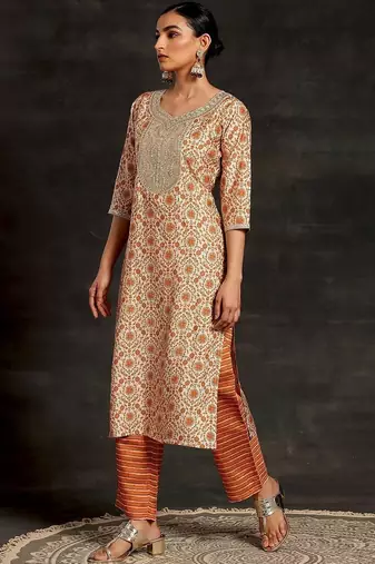 women floral printed regular sequinned kurta with trousers & with dupatta