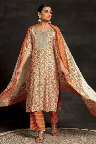 women floral printed regular sequinned kurta with trousers & with dupatta