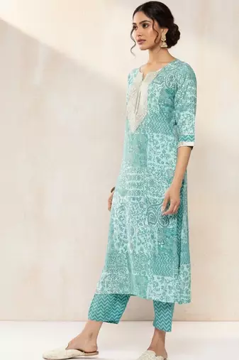 women ethnic motifs printed regular thread work kurta with trousers & with dupatta