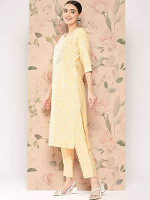 women ethnic motifs printed regular thread work kurta with trousers & with dupatta 3
