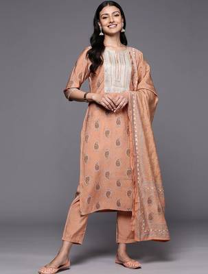 women paisley printed regular thread work kurta with trousers & with dupatta 1