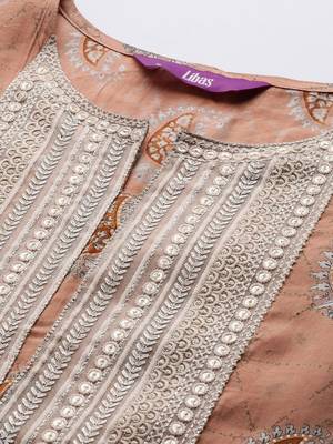 women paisley printed regular thread work kurta with trousers & with dupatta 5