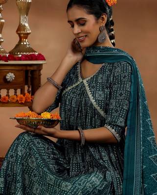 women ethnic motifs printed angrakha thread work kurta with trousers & with dupatta 6