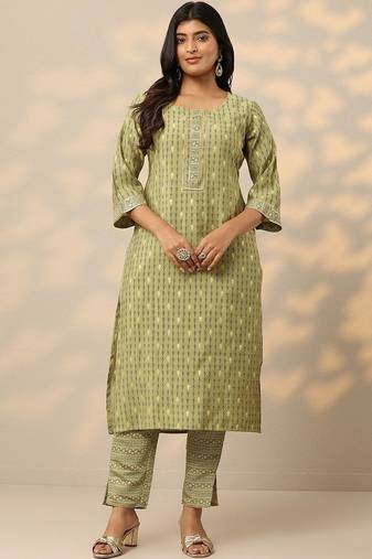 women printed regular thread work kurta with trousers