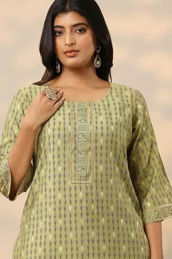 women printed regular thread work kurta with trousers