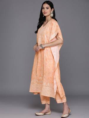 women ethnic motifs printed regular kurta with trousers 4