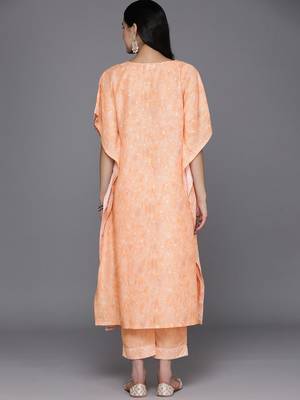 women ethnic motifs printed regular kurta with trousers 5