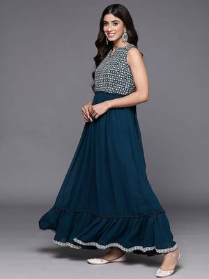 women ethnic motifs embroidered empire thread work kurta with trousers & with dupatta 4