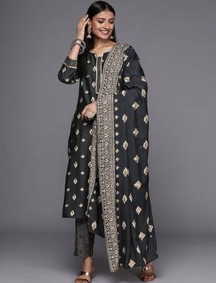 women ethnic motifs printed regular gotta patti kurta with trousers & with dupatta 1