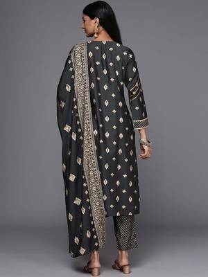 women ethnic motifs printed regular gotta patti kurta with trousers & with dupatta 4