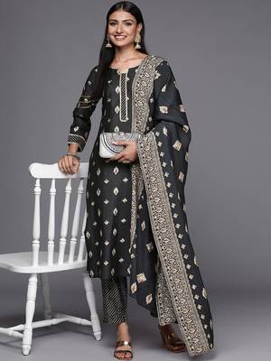 women ethnic motifs printed regular gotta patti kurta with trousers & with dupatta 6
