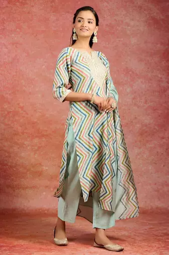 women printed regular thread work kurta with trousers & with dupatta