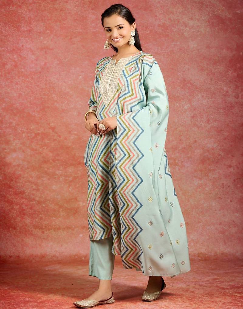 women printed regular thread work kurta with trousers & with dupatta