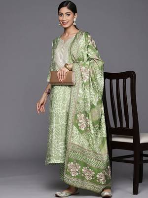 women ethnic motifs printed regular thread work kurta with trousers & with dupatta 2