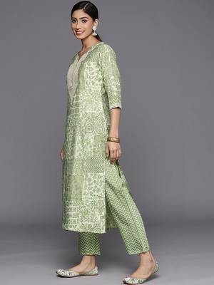 women ethnic motifs printed regular thread work kurta with trousers & with dupatta 3