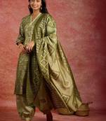 women ethnic motifs printed regular kurta with harem pants & with dupatta