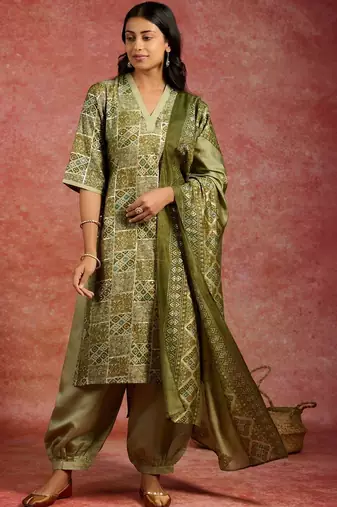 women ethnic motifs printed regular kurta with harem pants & with dupatta