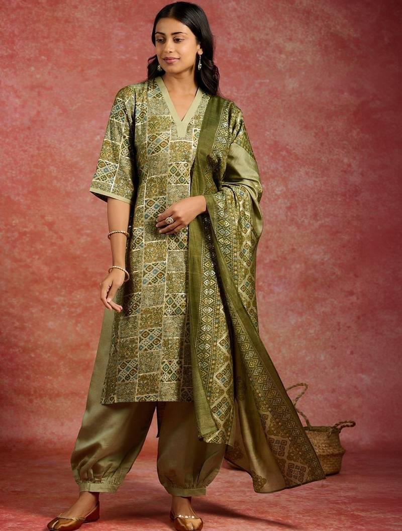 women ethnic motifs printed regular kurta with harem pants & with dupatta