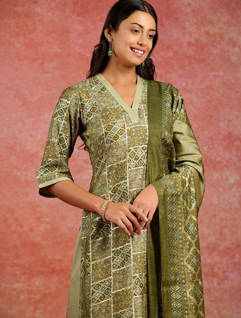 women ethnic motifs printed regular kurta with harem pants & with dupatta