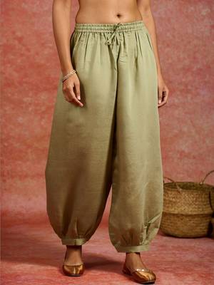 women ethnic motifs printed regular kurta with harem pants & with dupatta 5