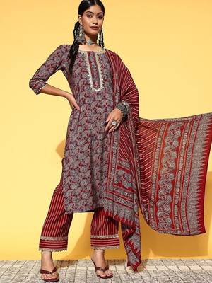 women ethnic motifs printed regular thread work kurta with trousers & with dupatta 1