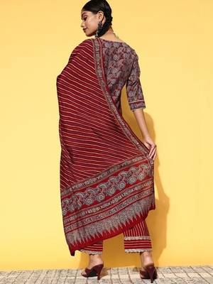 women ethnic motifs printed regular thread work kurta with trousers & with dupatta 5