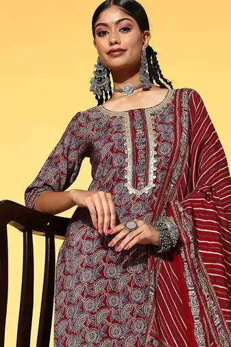 women ethnic motifs printed regular thread work kurta with trousers & with dupatta