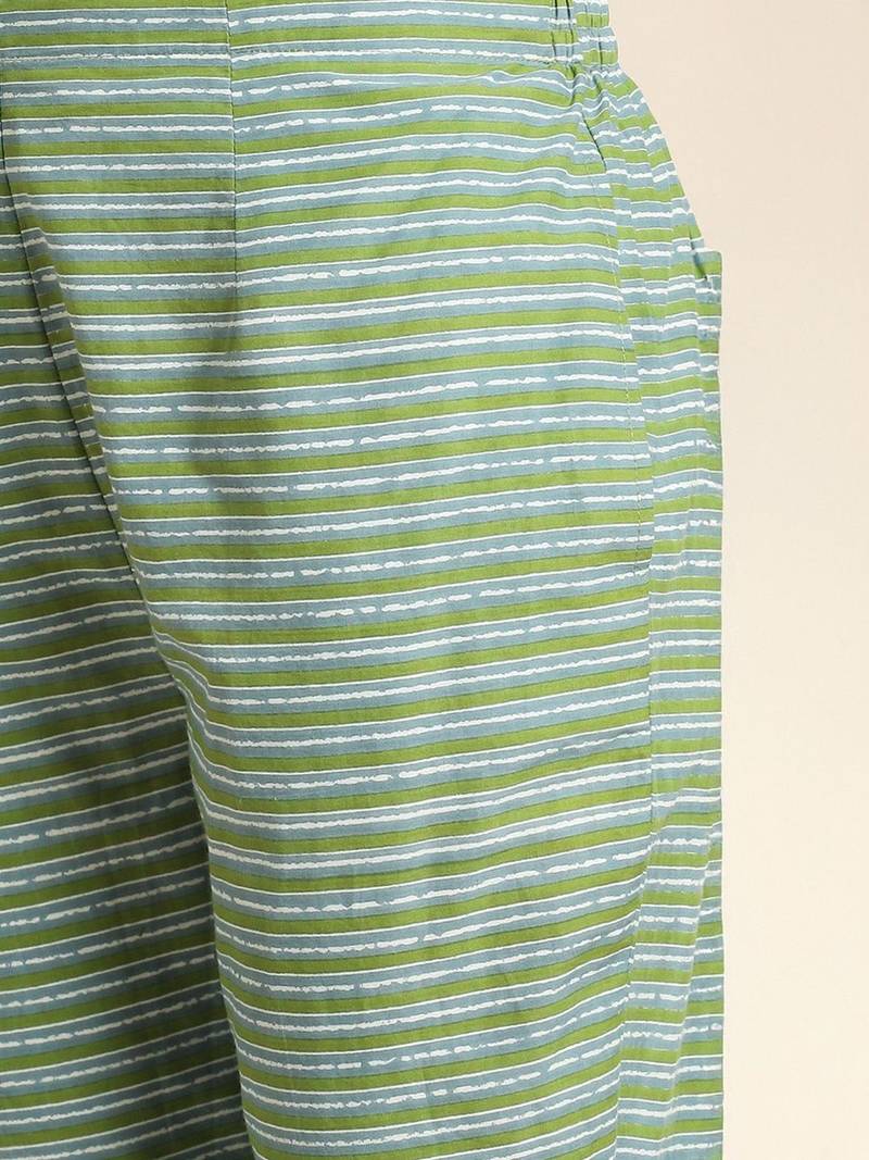 women floral printed regular kurta with trousers & with dupatta
