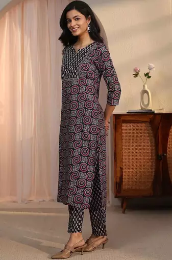women ethnic motifs printed regular kurta with trousers & with dupatta