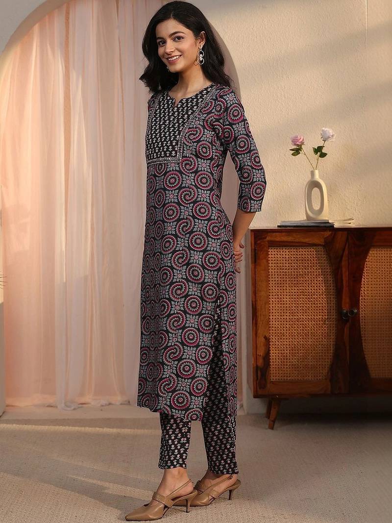 women ethnic motifs printed regular kurta with trousers & with dupatta