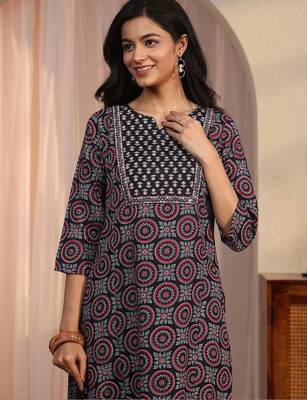 women ethnic motifs printed regular kurta with trousers & with dupatta 7