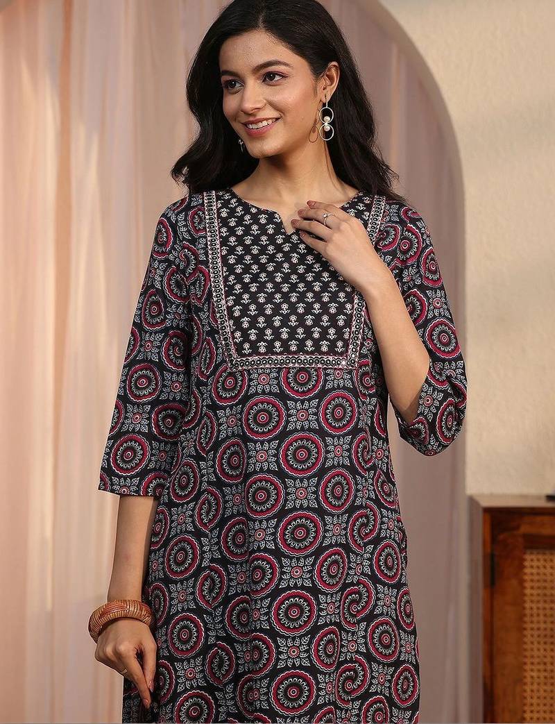 women ethnic motifs printed regular kurta with trousers & with dupatta