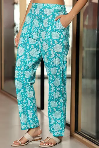 women floral printed regular kurta with trousers