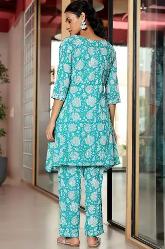 women floral printed regular kurta with trousers