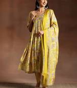 women floral printed tiered sequinned kurta with trousers & with dupatta