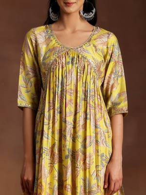 women floral printed tiered sequinned kurta with trousers & with dupatta 2