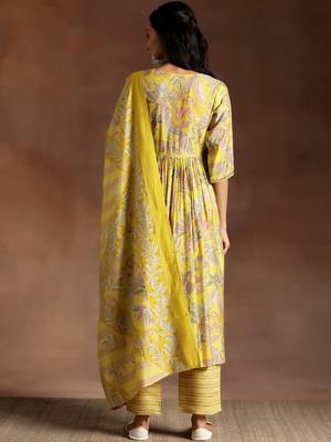 women floral printed tiered sequinned kurta with trousers & with dupatta 4