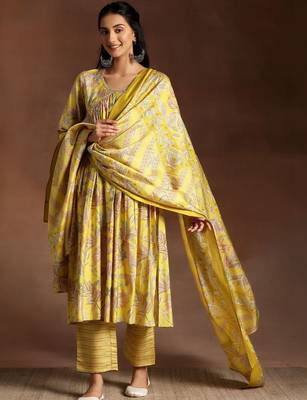 women floral printed tiered sequinned kurta with trousers & with dupatta 5
