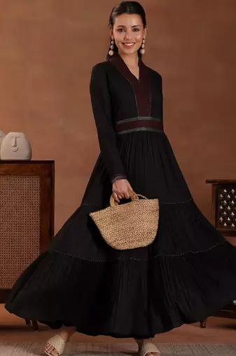 women tiered thread work kurta with trousers