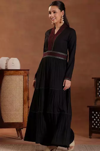 women tiered thread work kurta with trousers