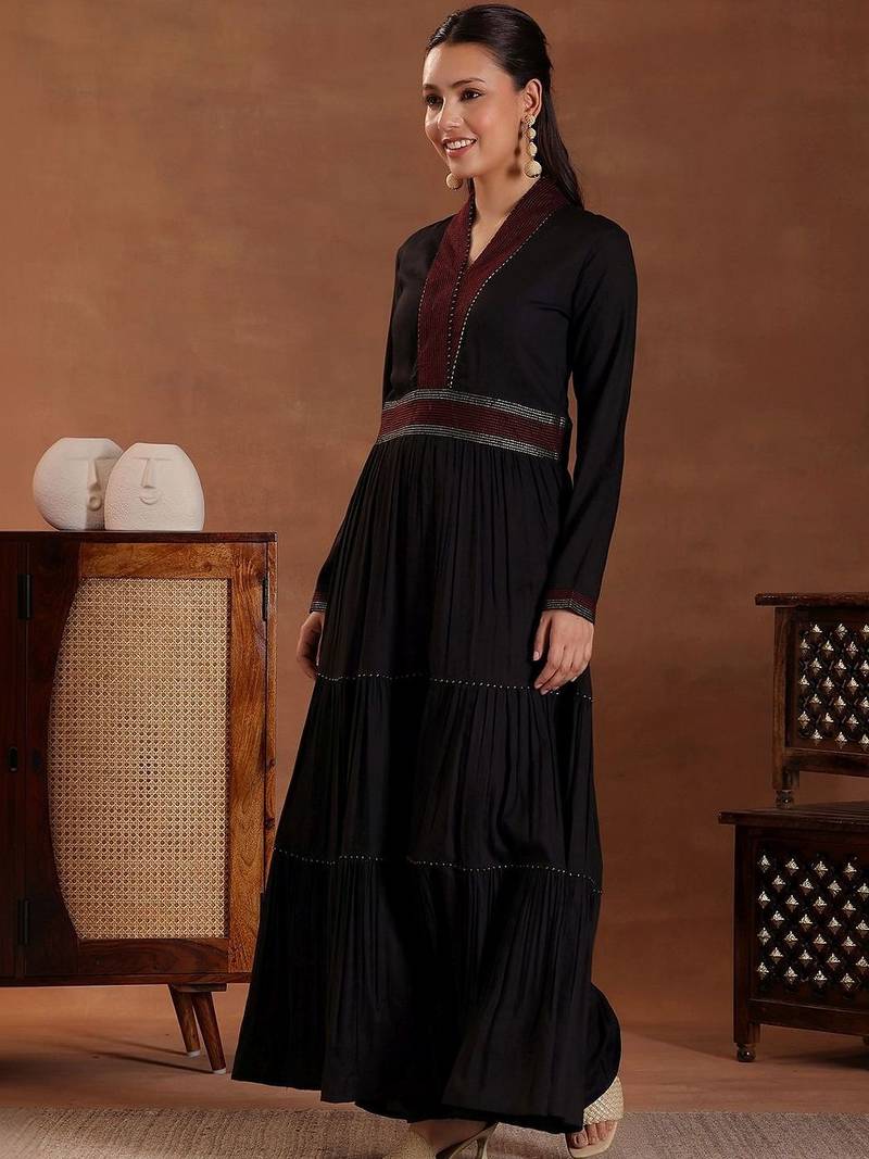 women tiered thread work kurta with trousers