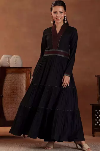 women tiered thread work kurta with trousers