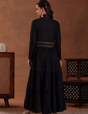 women tiered thread work kurta with trousers 7