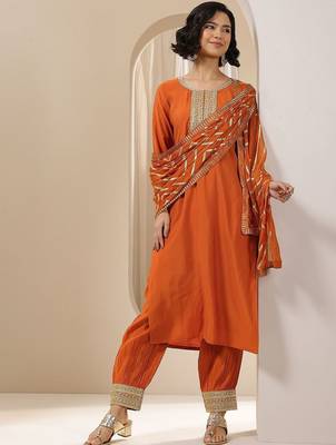 women ethnic motifs embroidered kurta with harem pants & dupatta 2
