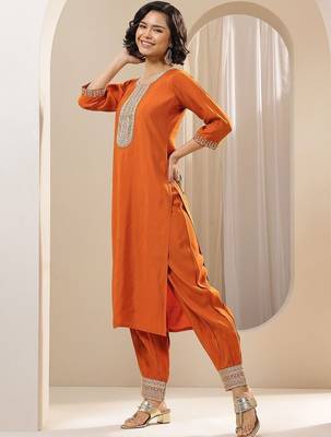 women ethnic motifs embroidered kurta with harem pants & dupatta 4
