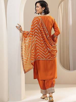 women ethnic motifs embroidered kurta with harem pants & dupatta 5