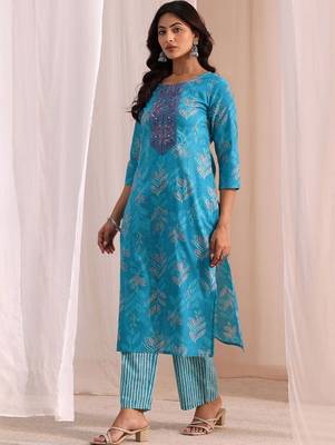women ethnic motifs printed regular thread work kurta with palazzos & with dupatta 4
